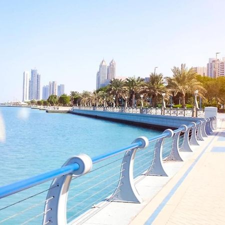 Corniche Street - For Males "Peaceful Bed Space" Abu Dhabi Eksteriør bilde