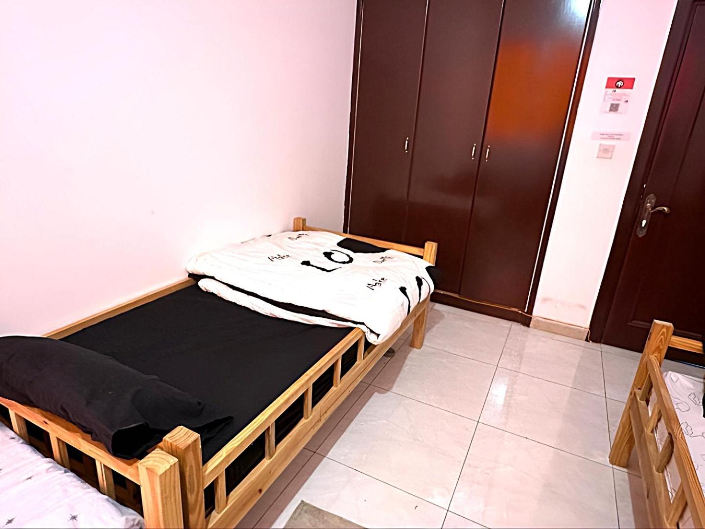 Corniche Street - For Males "Peaceful Bed Space" Abu Dhabi Eksteriør bilde