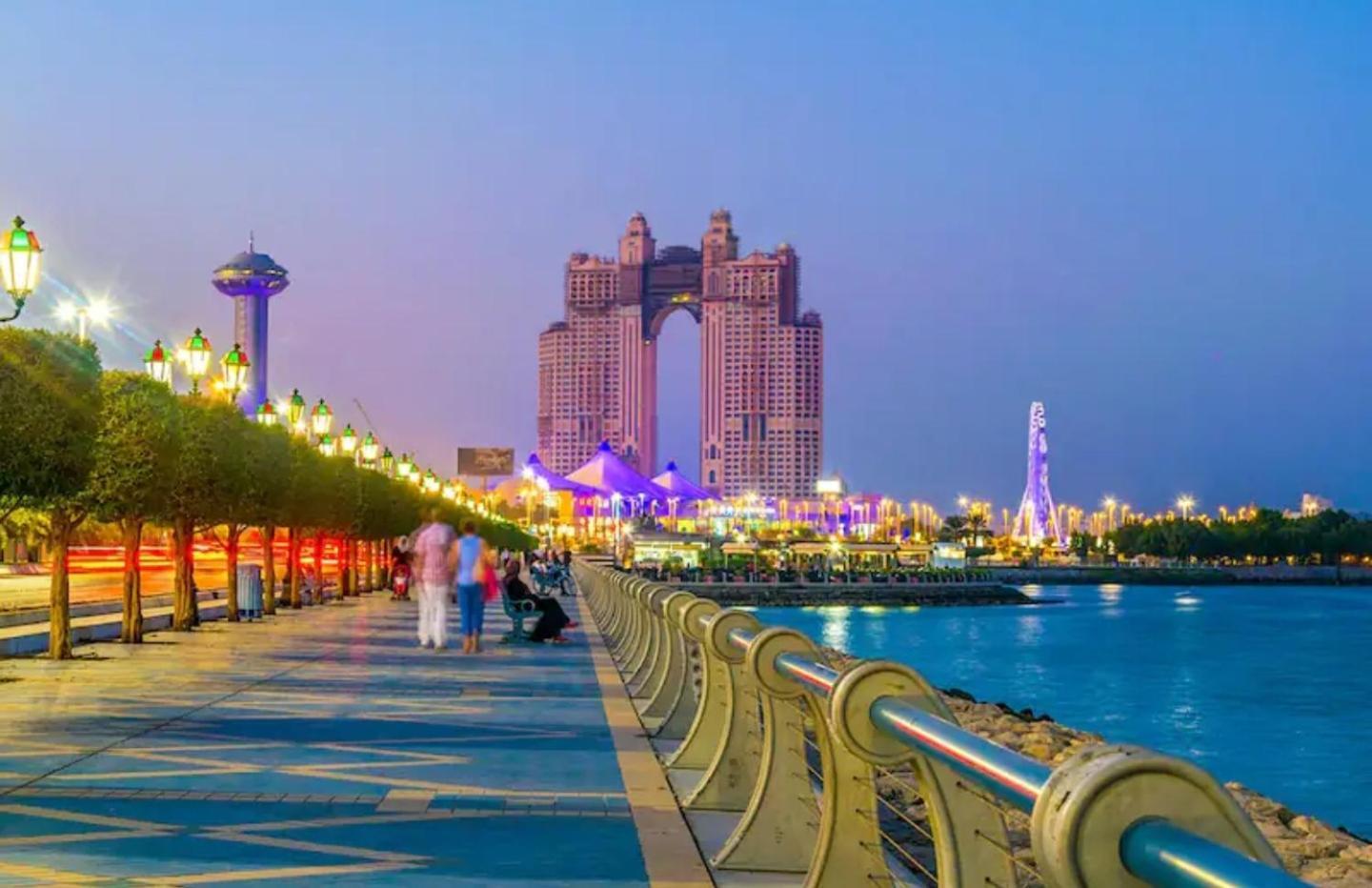 Corniche Street - For Males "Peaceful Bed Space" Abu Dhabi Eksteriør bilde