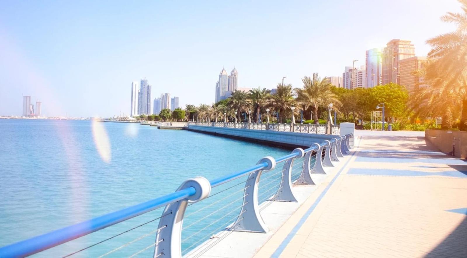 Corniche Street - For Males "Peaceful Bed Space" Abu Dhabi Eksteriør bilde